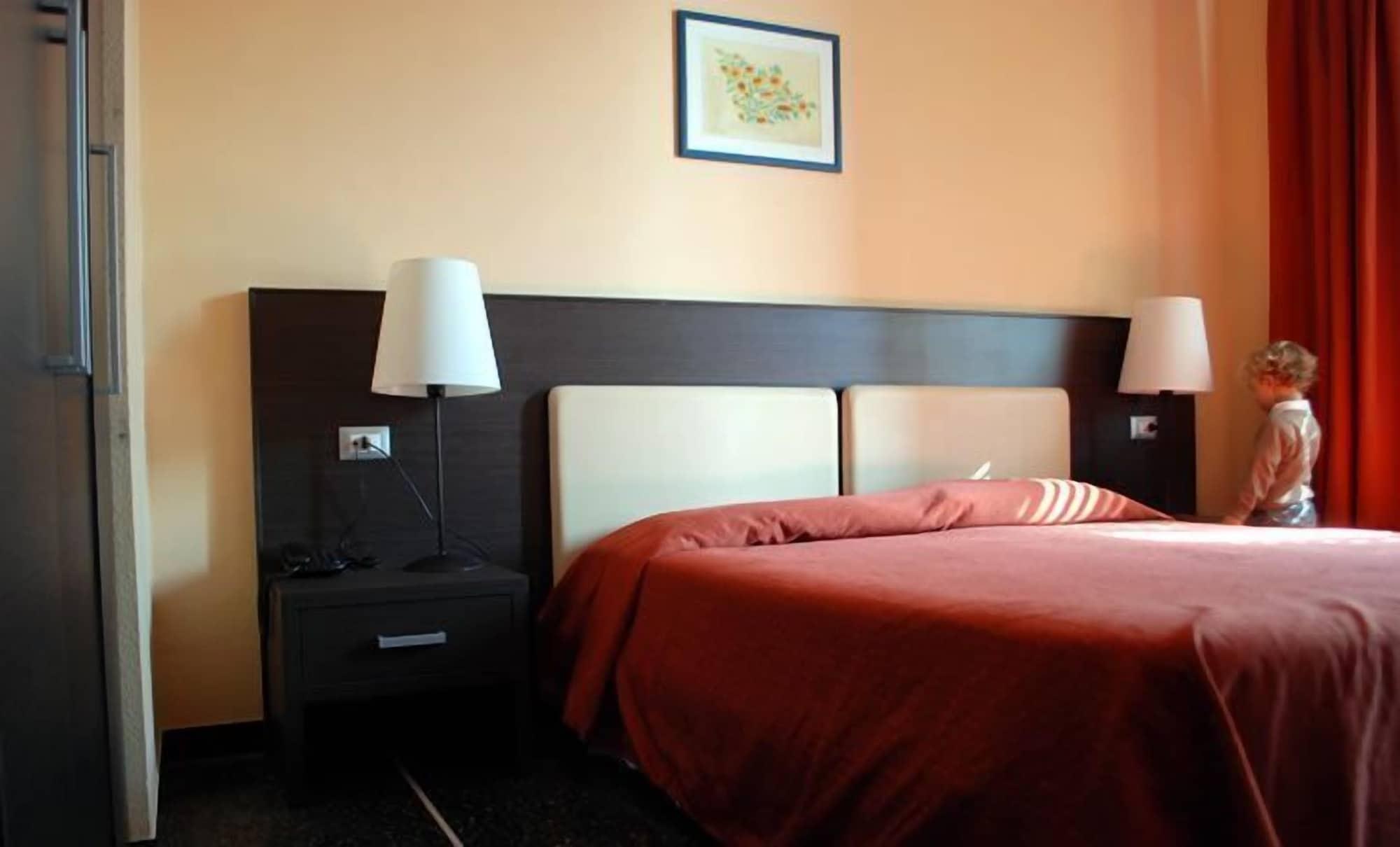 Hotel Palace Varazze Bagian luar foto