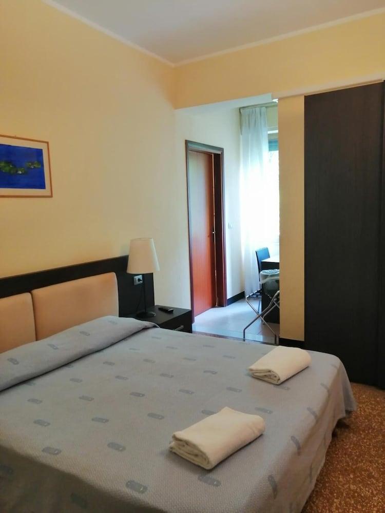 Hotel Palace Varazze Bagian luar foto