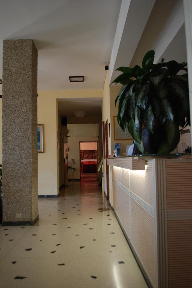 Hotel Palace Varazze Bagian luar foto