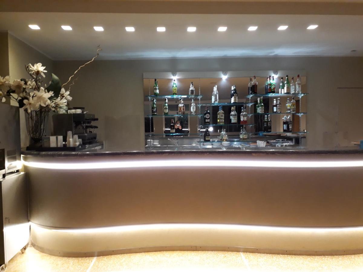 Hotel Palace Varazze Bagian luar foto