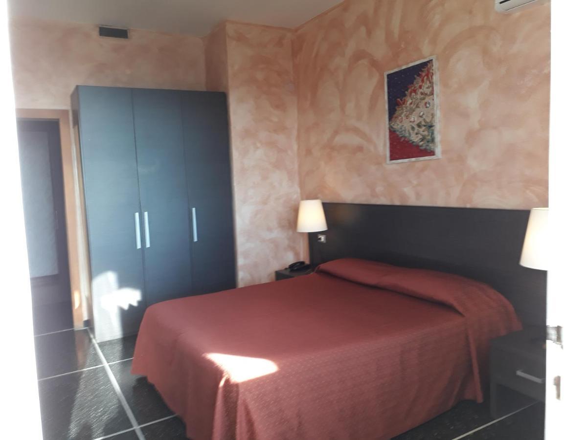 Hotel Palace Varazze Bagian luar foto