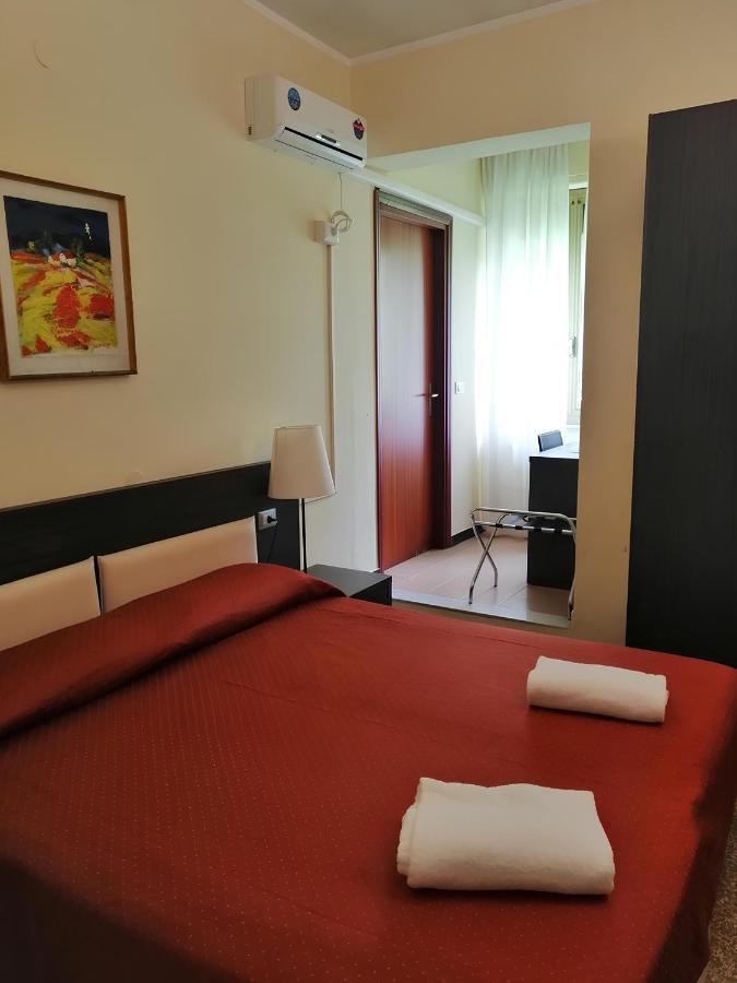Hotel Palace Varazze Bagian luar foto