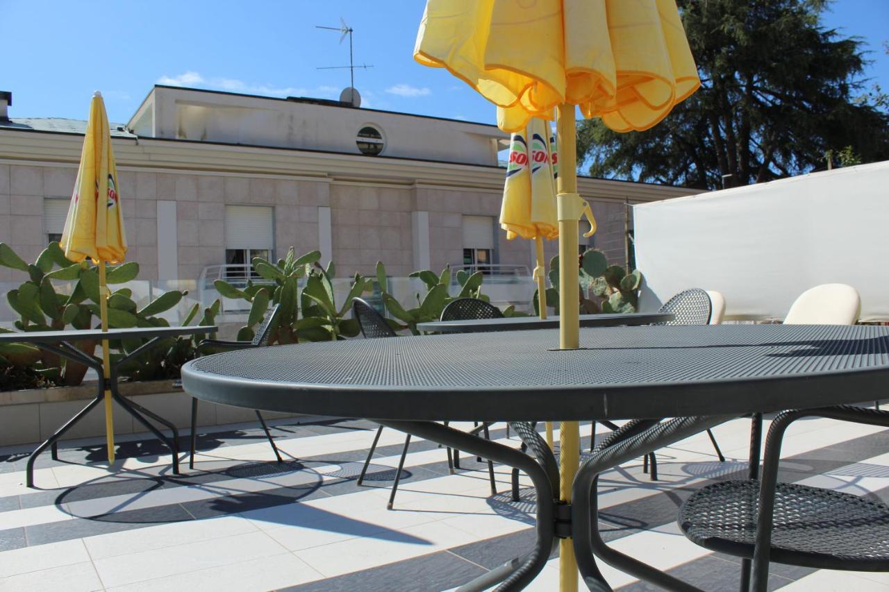 Hotel Palace Varazze Bagian luar foto