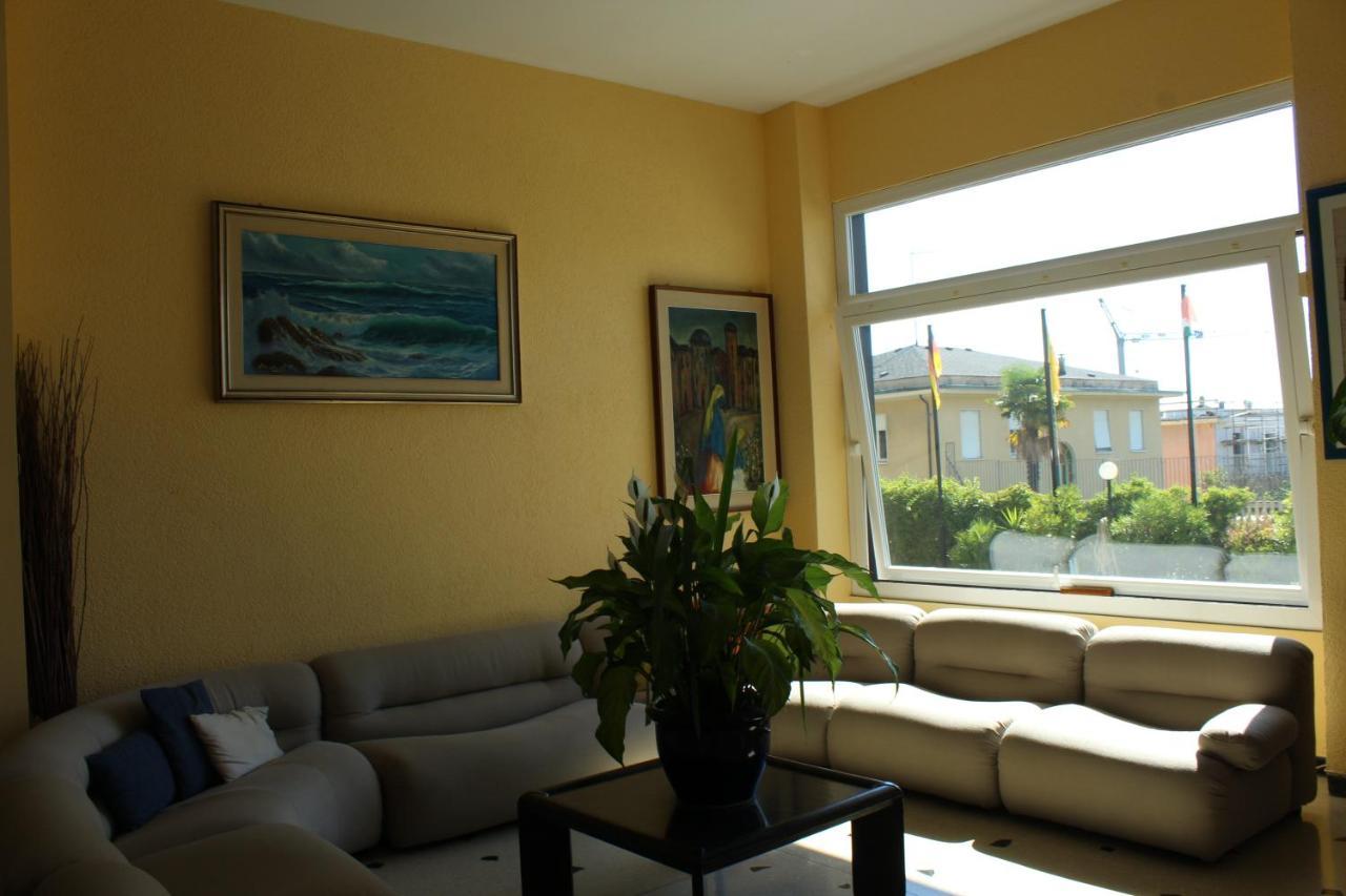 Hotel Palace Varazze Bagian luar foto