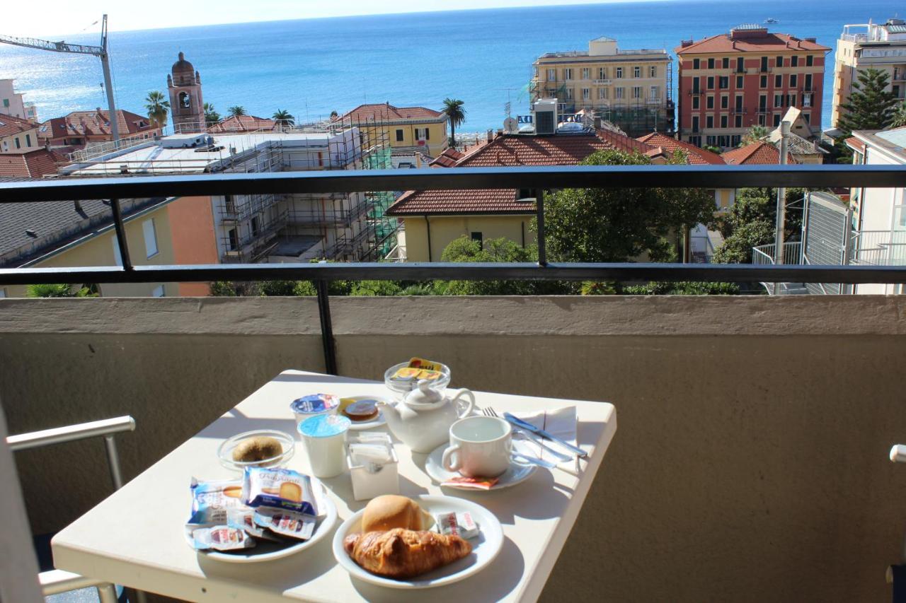 Hotel Palace Varazze Bagian luar foto