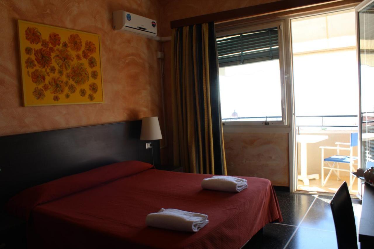 Hotel Palace Varazze Bagian luar foto
