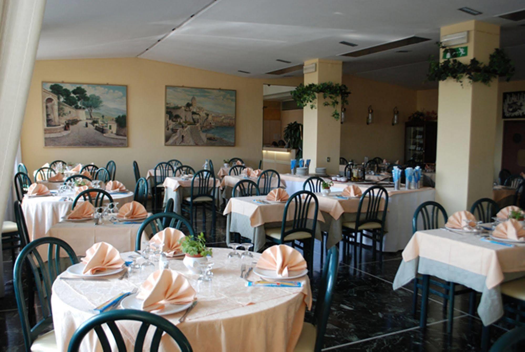 Hotel Palace Varazze Bagian luar foto