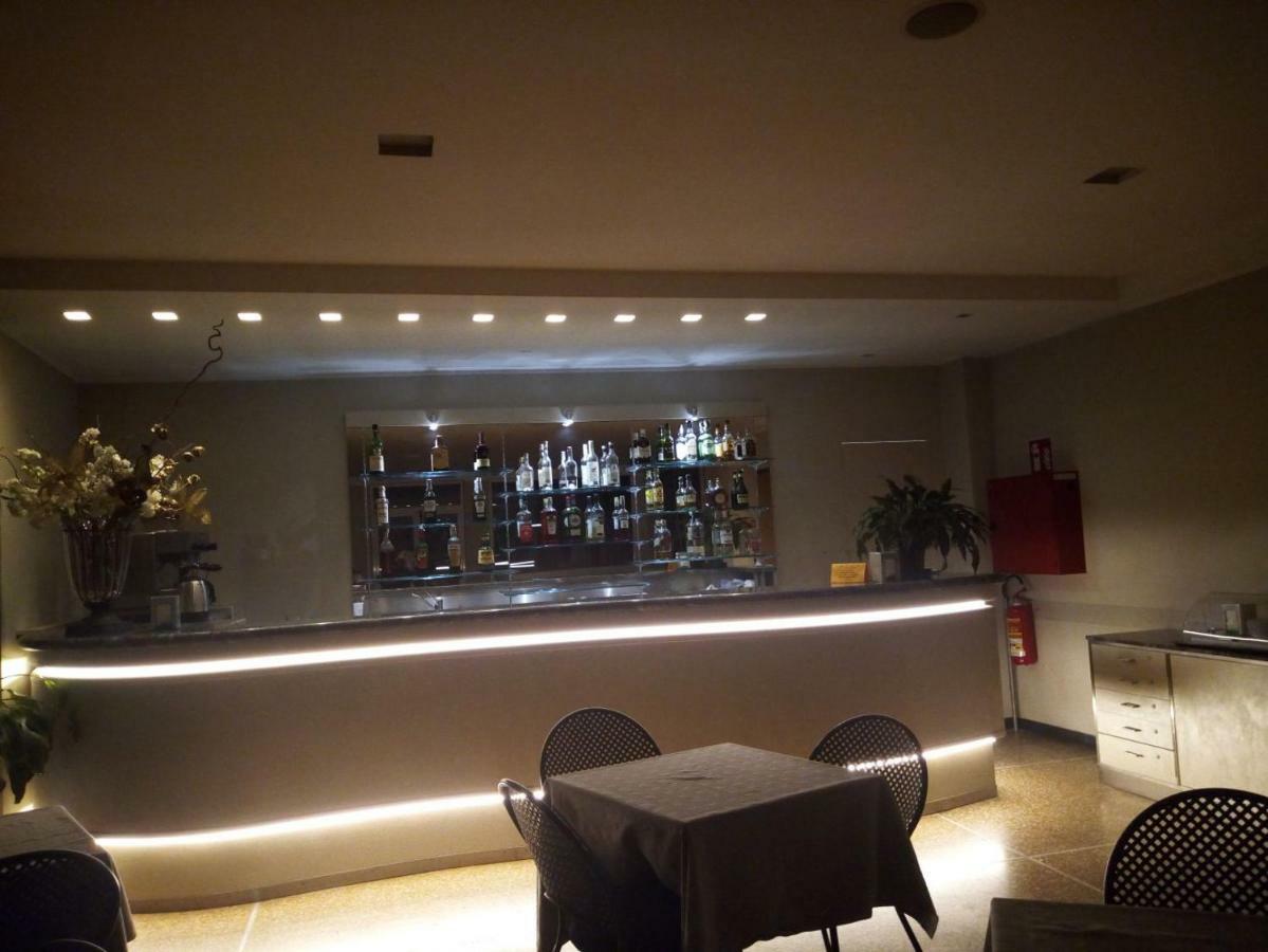 Hotel Palace Varazze Bagian luar foto